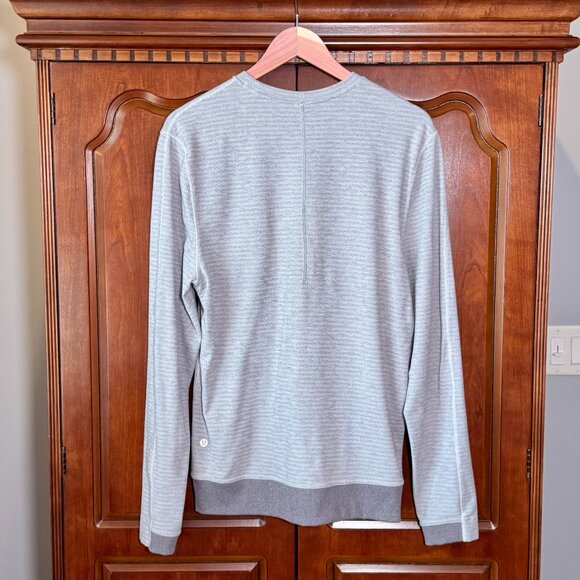lululemon Men’s Gray Crewneck Sweatshirt Zip Chest Pocket Size M or L - Picture 2 of 7